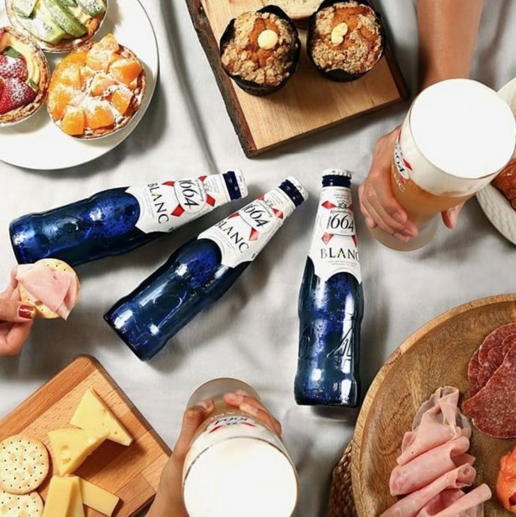 NOVEDADES: CERVEZA FRANCESA 1664 BLANC LLEGA A CHILE - Con Ponchera