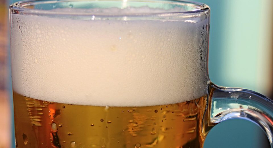 Científicos británicos crean una cerveza sin alcohol que provoca los efectos de la embriaguez