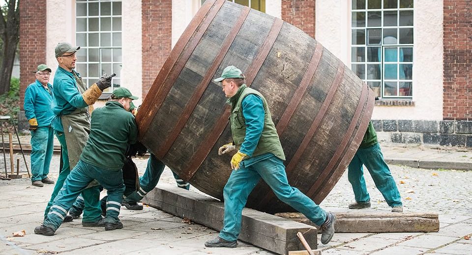 ¡Con un wate y una cerveza! Así se nombran los toneleros de Pilsner Urquell