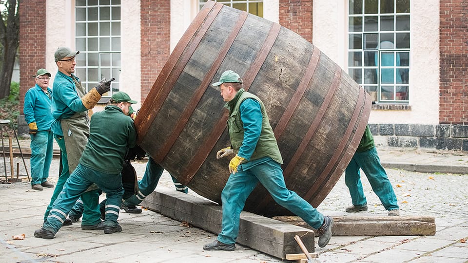 ¡Con un wate y una cerveza! Así se nombran los toneleros de Pilsner Urquell