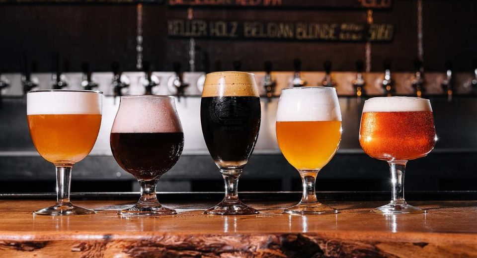 Por qué es importante que la cerveza tenga una corona de espuma (y no deberías olvidarla)