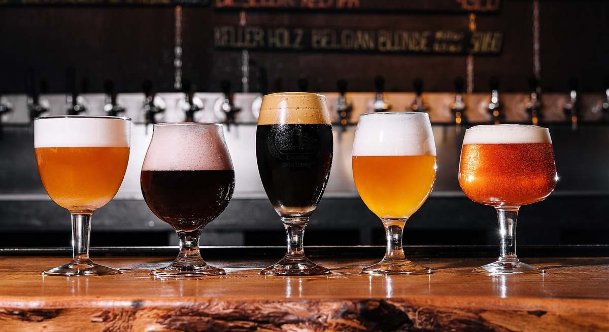 Por qué es importante que la cerveza tenga una corona de espuma (y no deberías olvidarla)