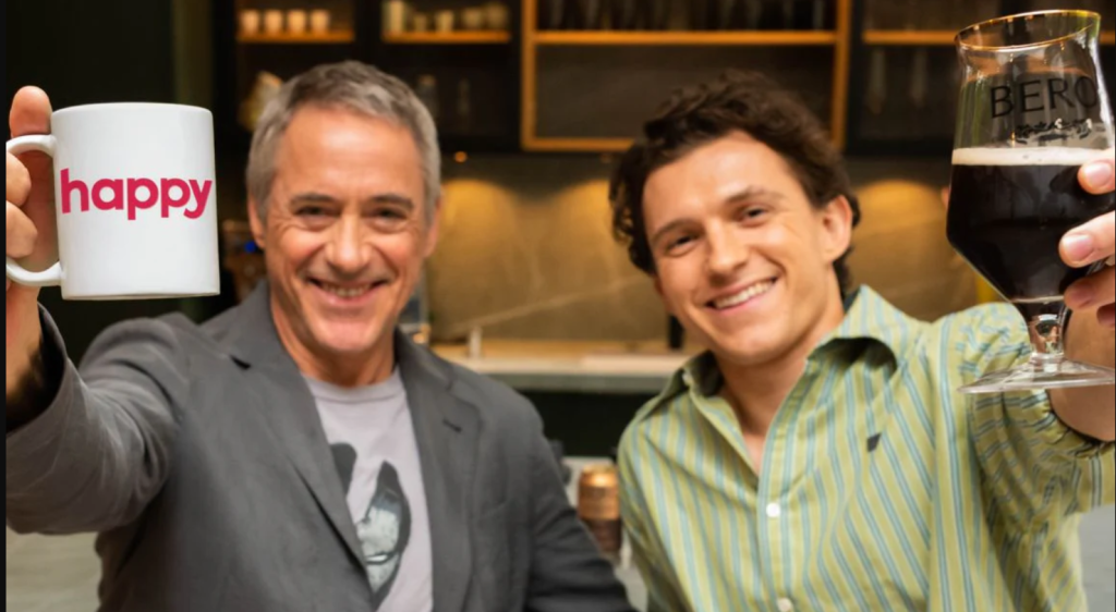 Tom Holland y Robert Downey Jr. mezclan café y cerveza en una nueva colaboración de edición limitada