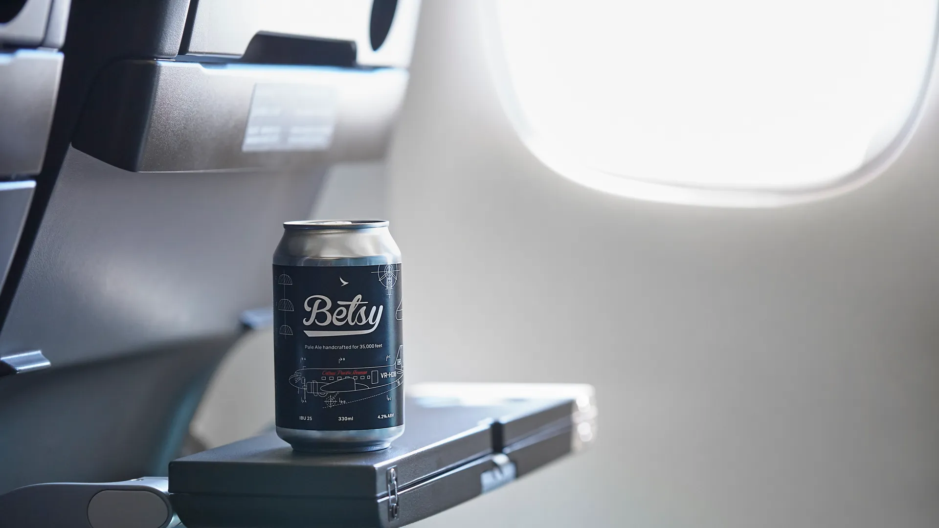 Así es Betsy, la cerveza que ha sido especialmente creada para beber a 10.700 metros de altitud