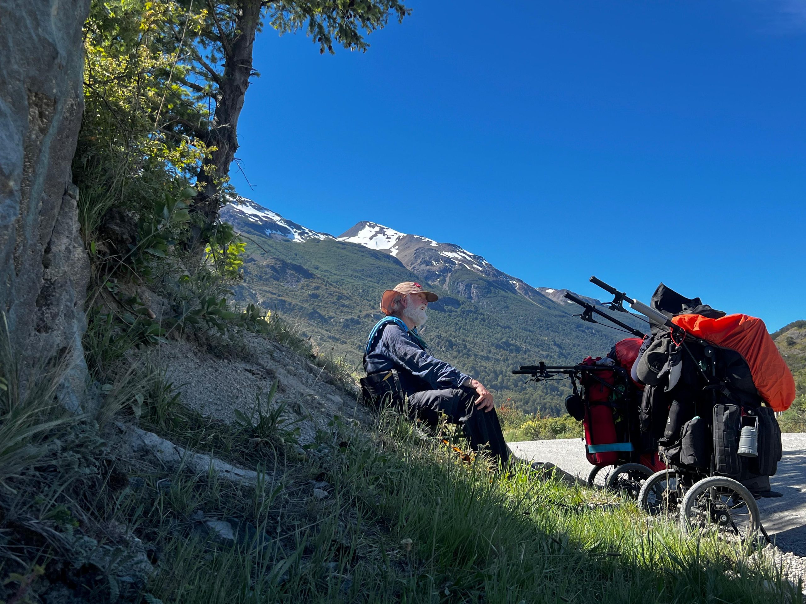 A los 75 años, fundador de Cervecería D’Olbek recorrió 350 kilómetros a pie por la Carretera Austral