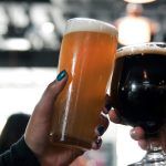 La historia de la botella de cerveza que se transformaba en bloques de construcción reutilizables 