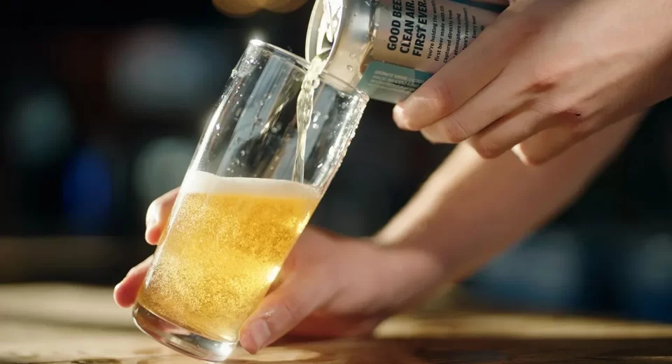 lanzan en EE.UU. la primera cerveza hecha con carbono extraído del aire