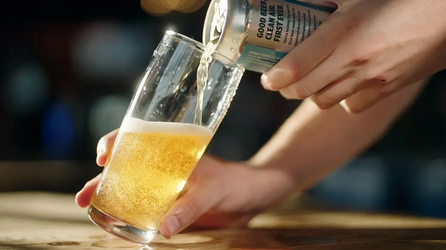 lanzan en EE.UU. la primera cerveza hecha con carbono extraído del aire