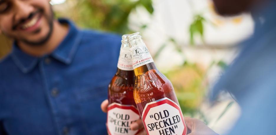 Damm se refuerza en Reino Unido con la compra la cerveza británica Old Speckled Hen