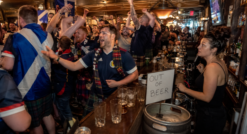 Escoceses dejaron sin chela a varios bares de Boston en pleno Mundial 2026